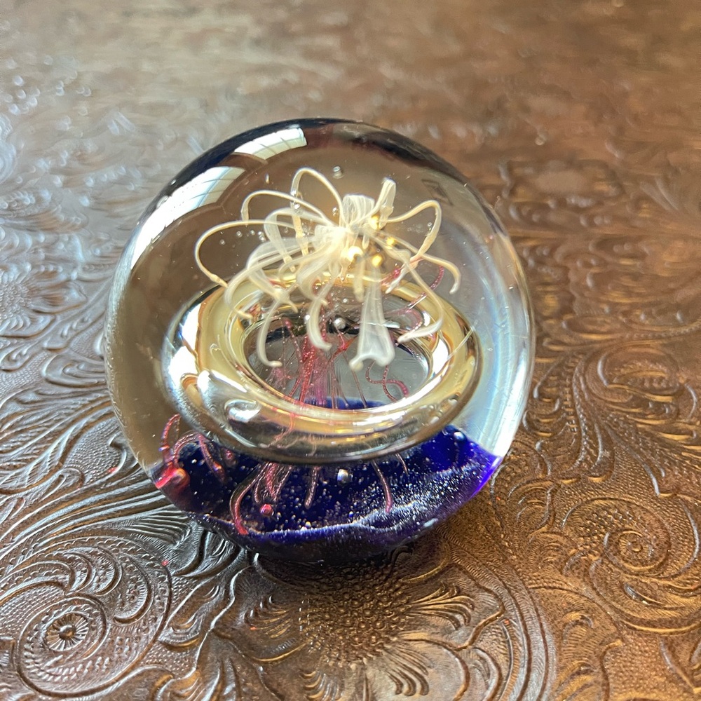 Amazing Glass Jellyfish Paperweight with glass circle and cobalt bottom.